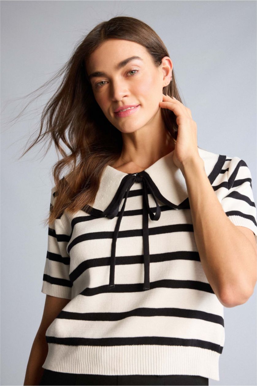 Kadın Kırık Beyaz Crop Büyük Yaka Çizgili Kazak