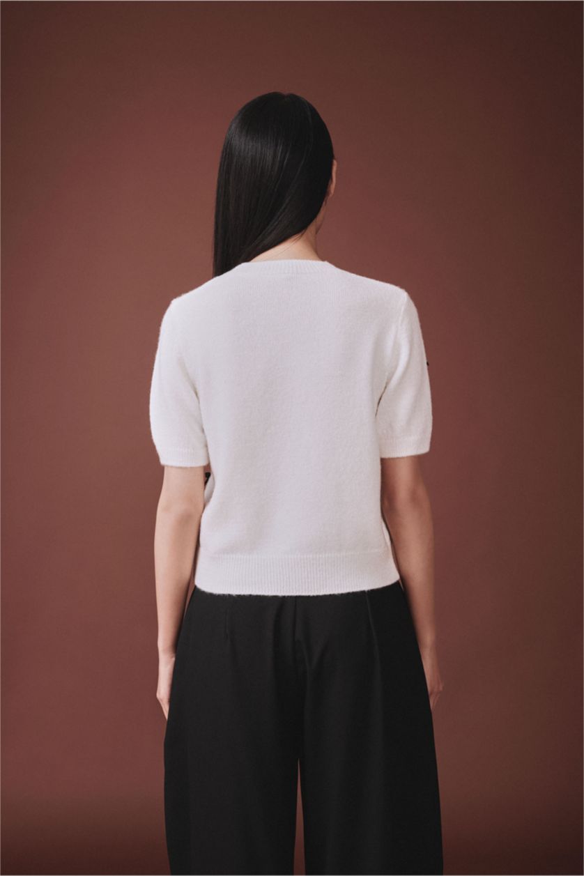 Kadın Kırık Beyaz Regular Fıt Bisiklet Yaka Kazak