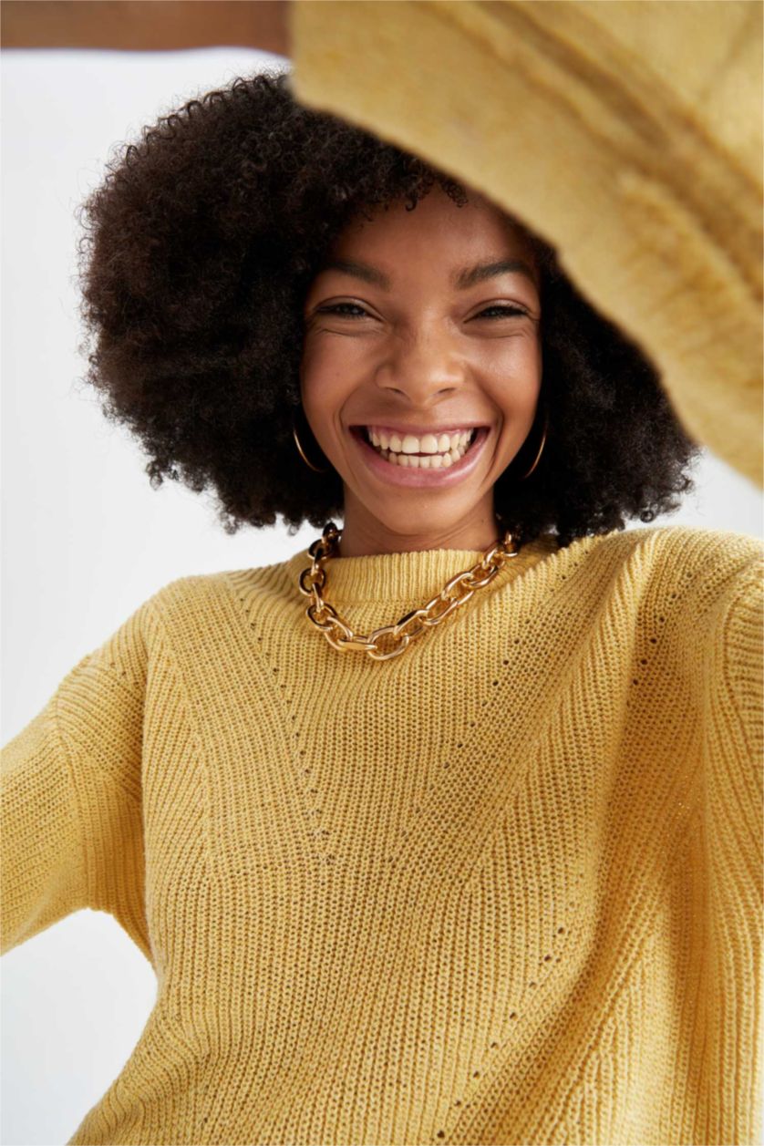 نساء أصفر بلوفر بقصة عادية برقبة مستديرة