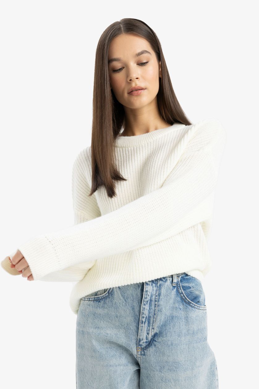 حريمي بيج فاتح بلوفر قصة عادية برقبة مستديرة