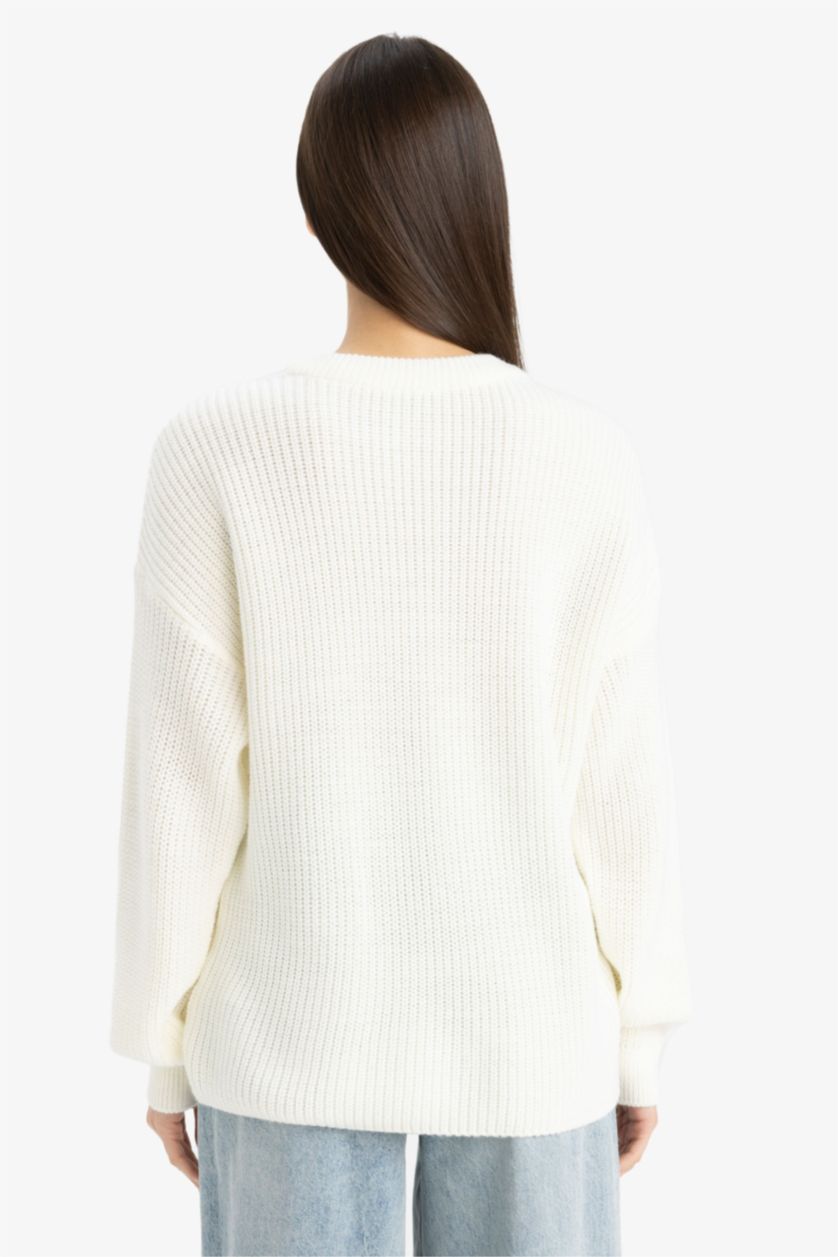 حريمي بيج فاتح بلوفر قصة عادية برقبة مستديرة