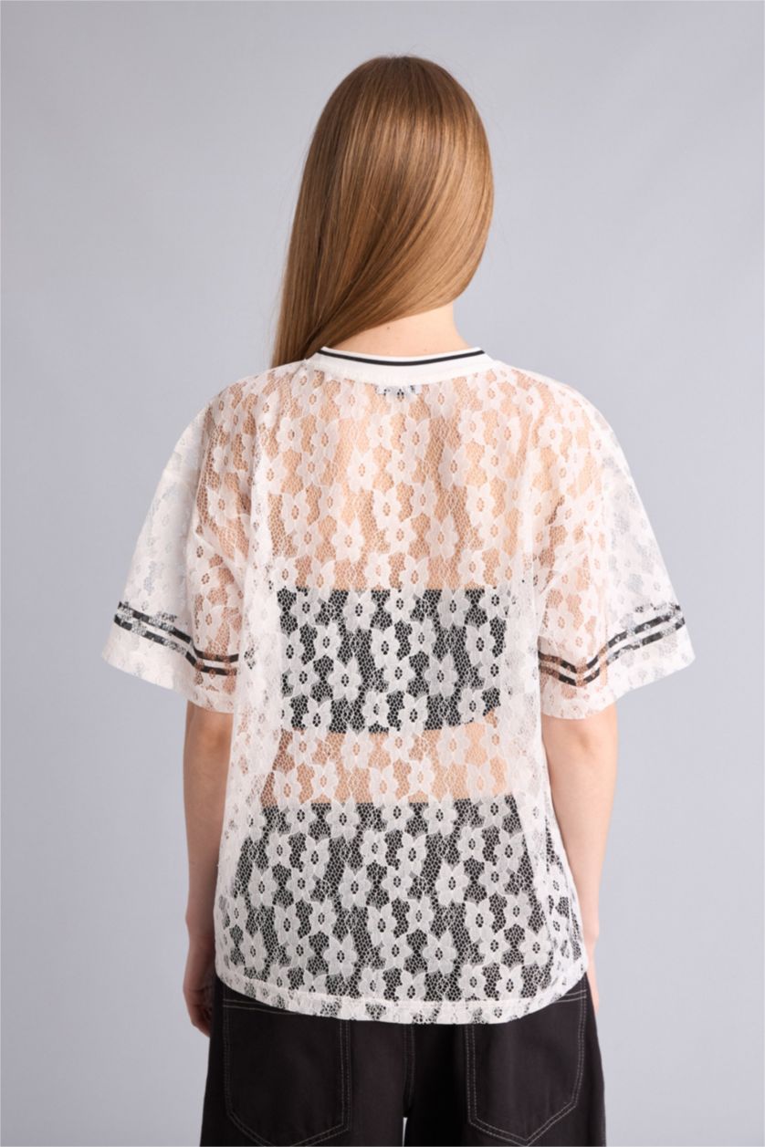 Kadın Kırık Beyaz Oversize Dantel Baskılı Tişört