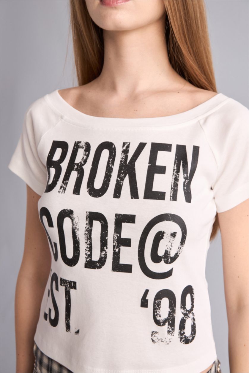 Kadın Kırık Beyaz Fitted Ribana Baskılı Tişört