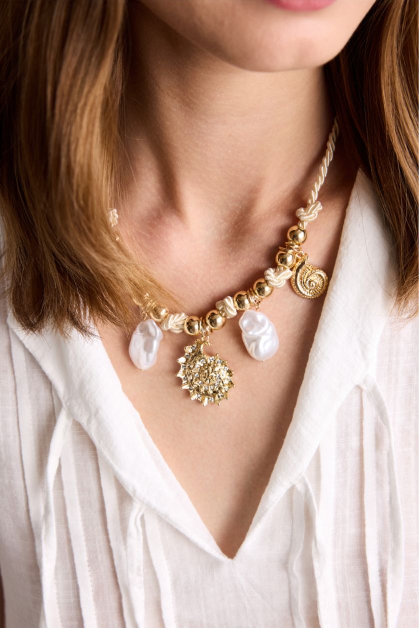 Woman White Woman Gold Colored Necklace