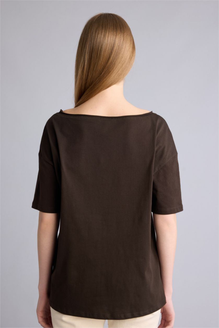 حريمي بني فاتح تيشيرت اوفر سايز نص كم