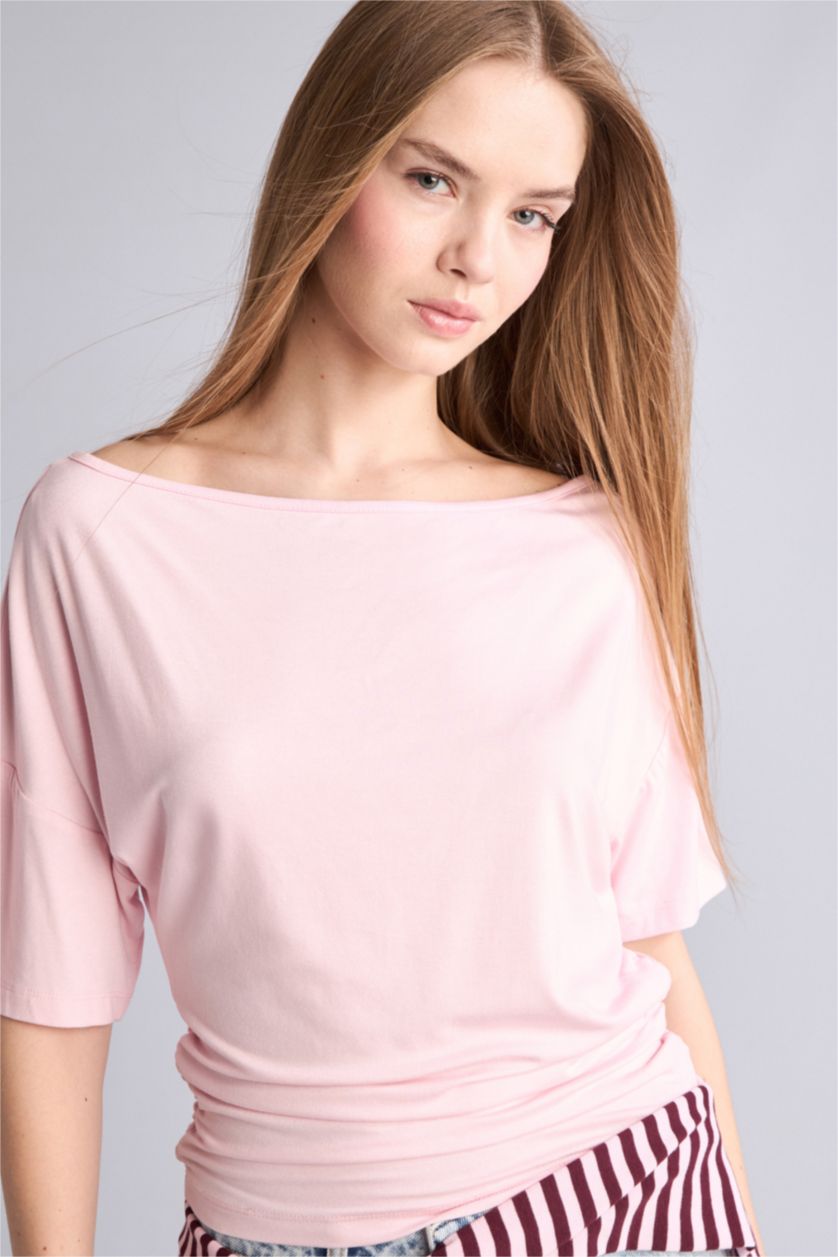 Kadın Açık Pembe Loose Açık Omuzlu Tişört