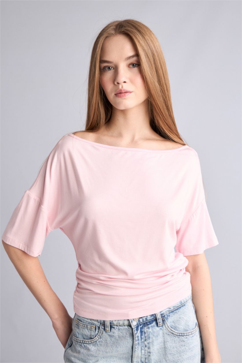 Kadın Açık Pembe Loose Açık Omuzlu Tişört