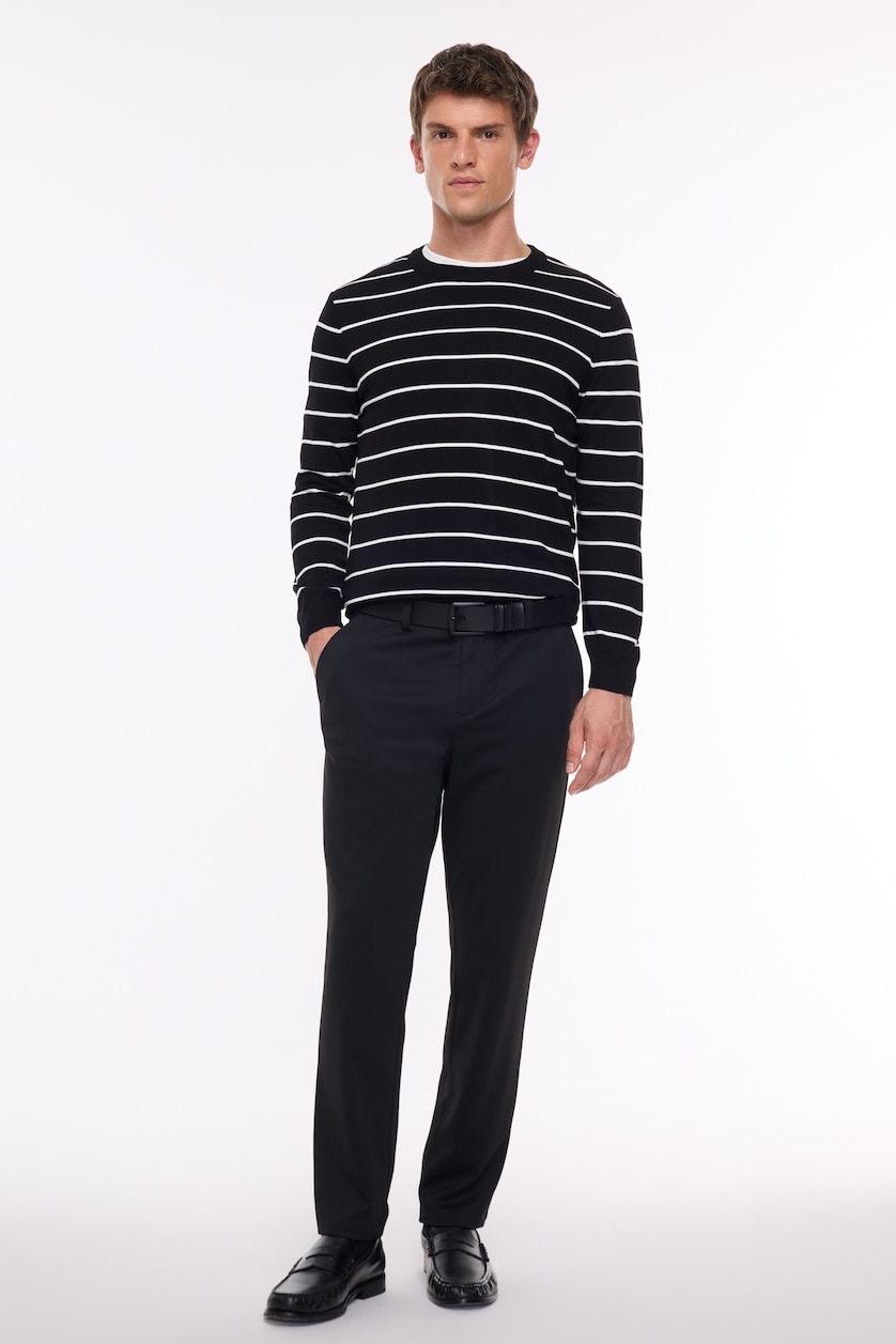 Man Black Standard Fit Striped Crew Neck Knit Pullover
