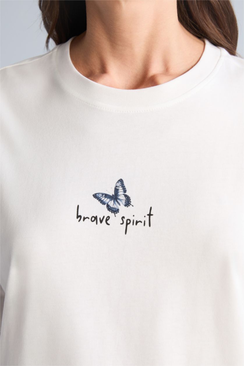 Kadın Ekru Modern Oversıze Bisiklet Yaka Kelebek Desenli Kısa Kollu Tişört