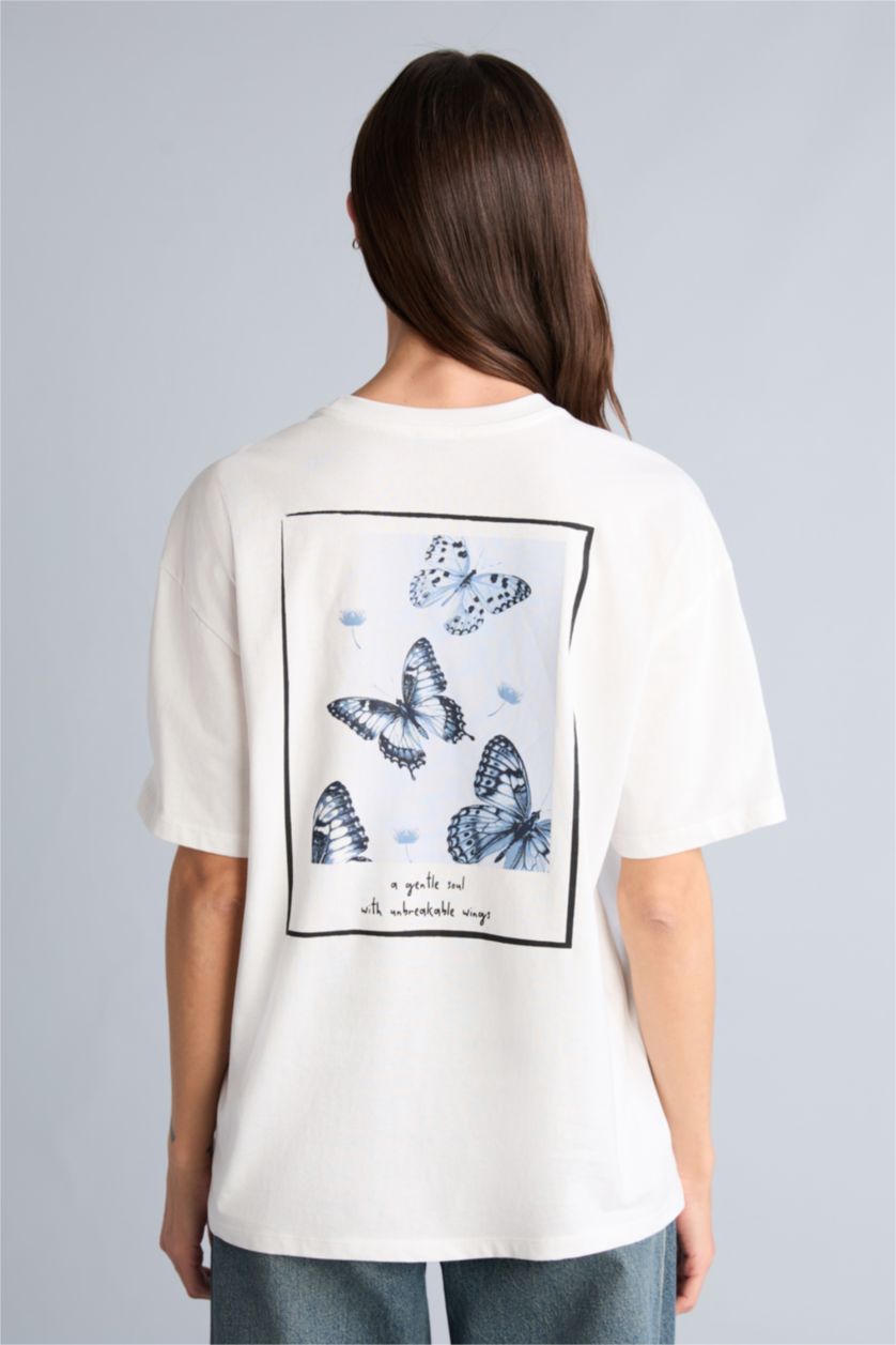 Kadın Ekru Modern Oversıze Bisiklet Yaka Kelebek Desenli Kısa Kollu Tişört