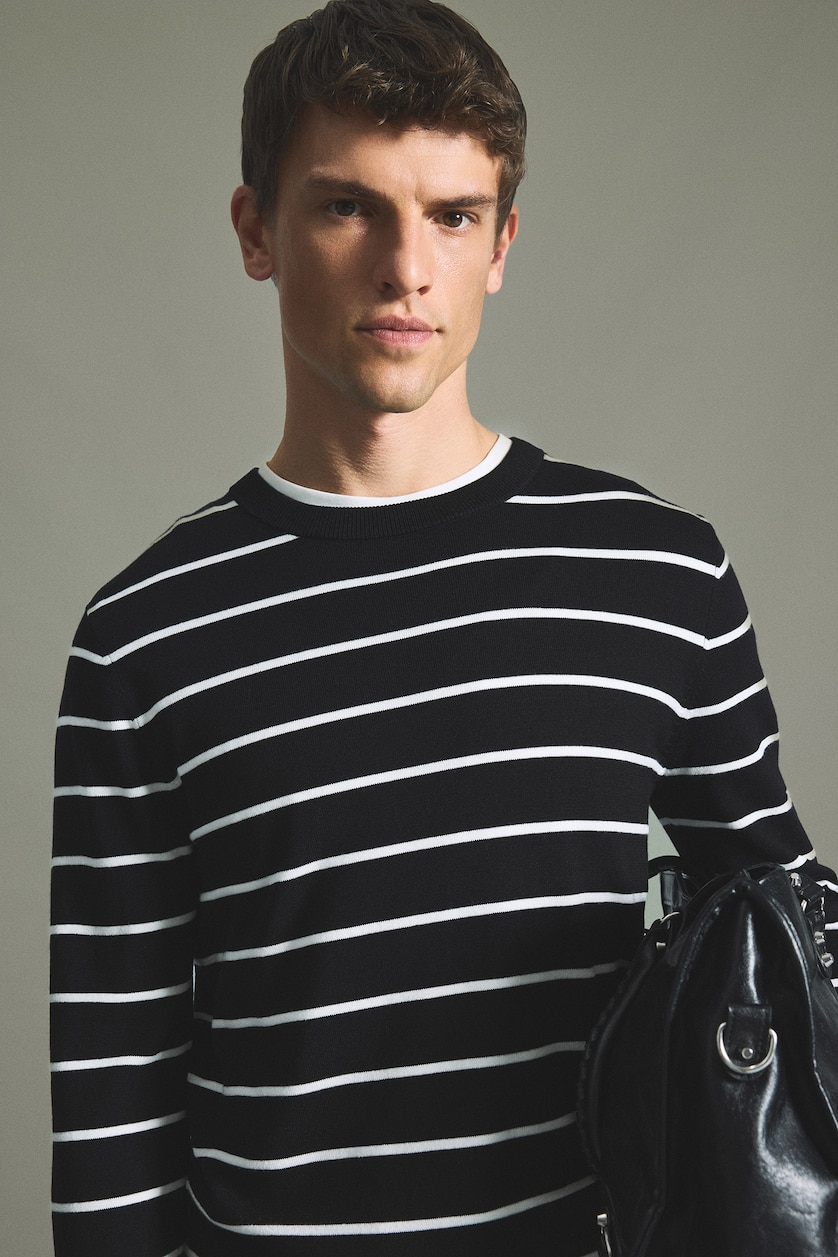 Man Black Pullover