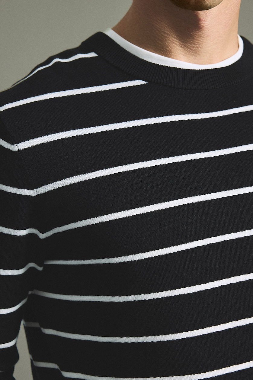 Man Black Pullover
