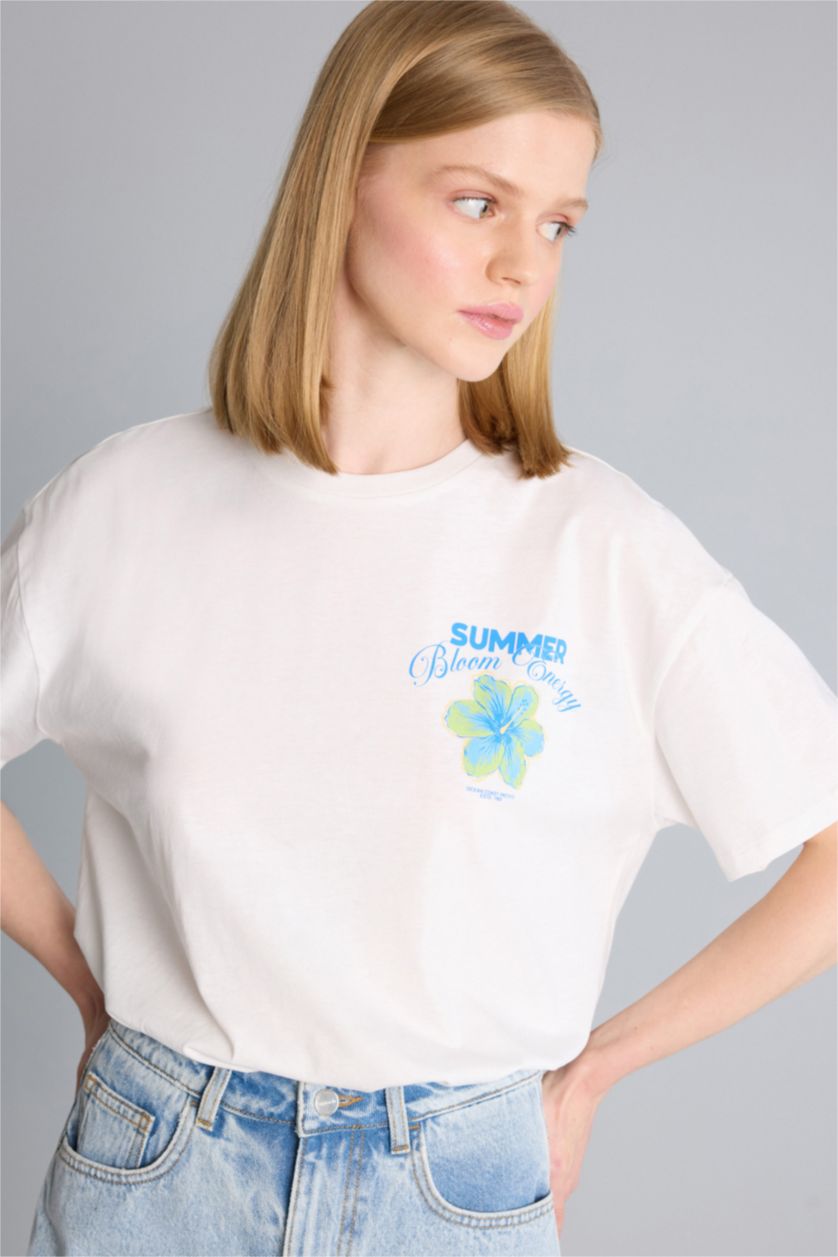 Woman White Oversize Fit Short Sleeve T-Shirt