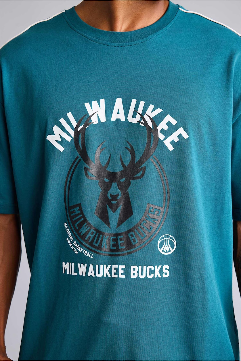 MAN Green Oversize Fit NBA Milwaukee Bucks 100% Cotton Printed Crew Neck Short Sleeve T-Shirt