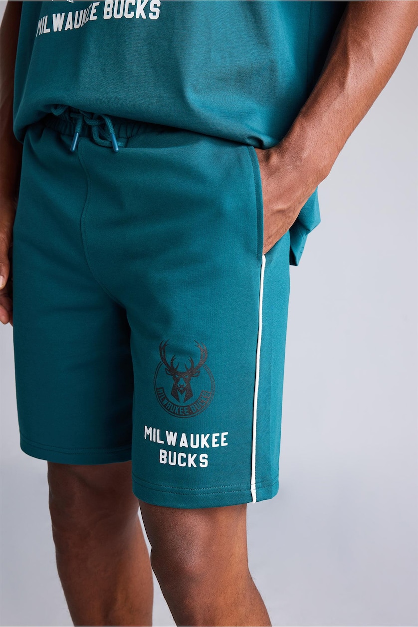 MAN Green Standard Fit NBA Milwaukee Bucks Striped Shorts