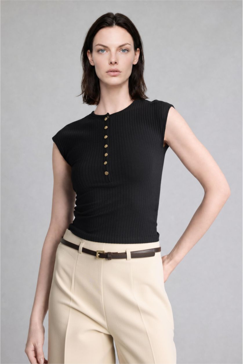 Women Black Slim Fit Camisole Short Sleeve T-Shirt