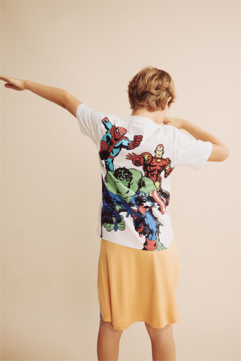 Erkek Çocuk - Genç Erkek Ekru Avengers Sırt Baskılı Tişört Erkek Çocuk