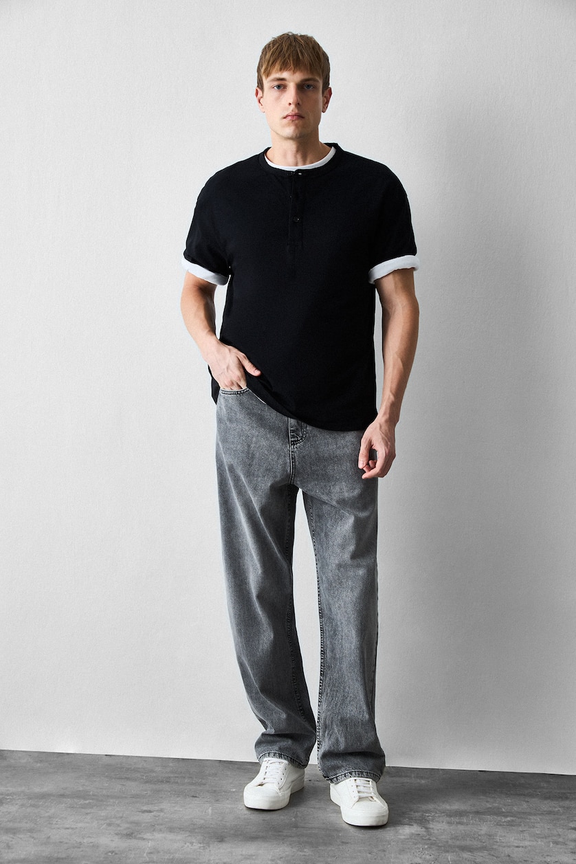 Erkek Siyah Boxy Fit Henley Yaka Tişört