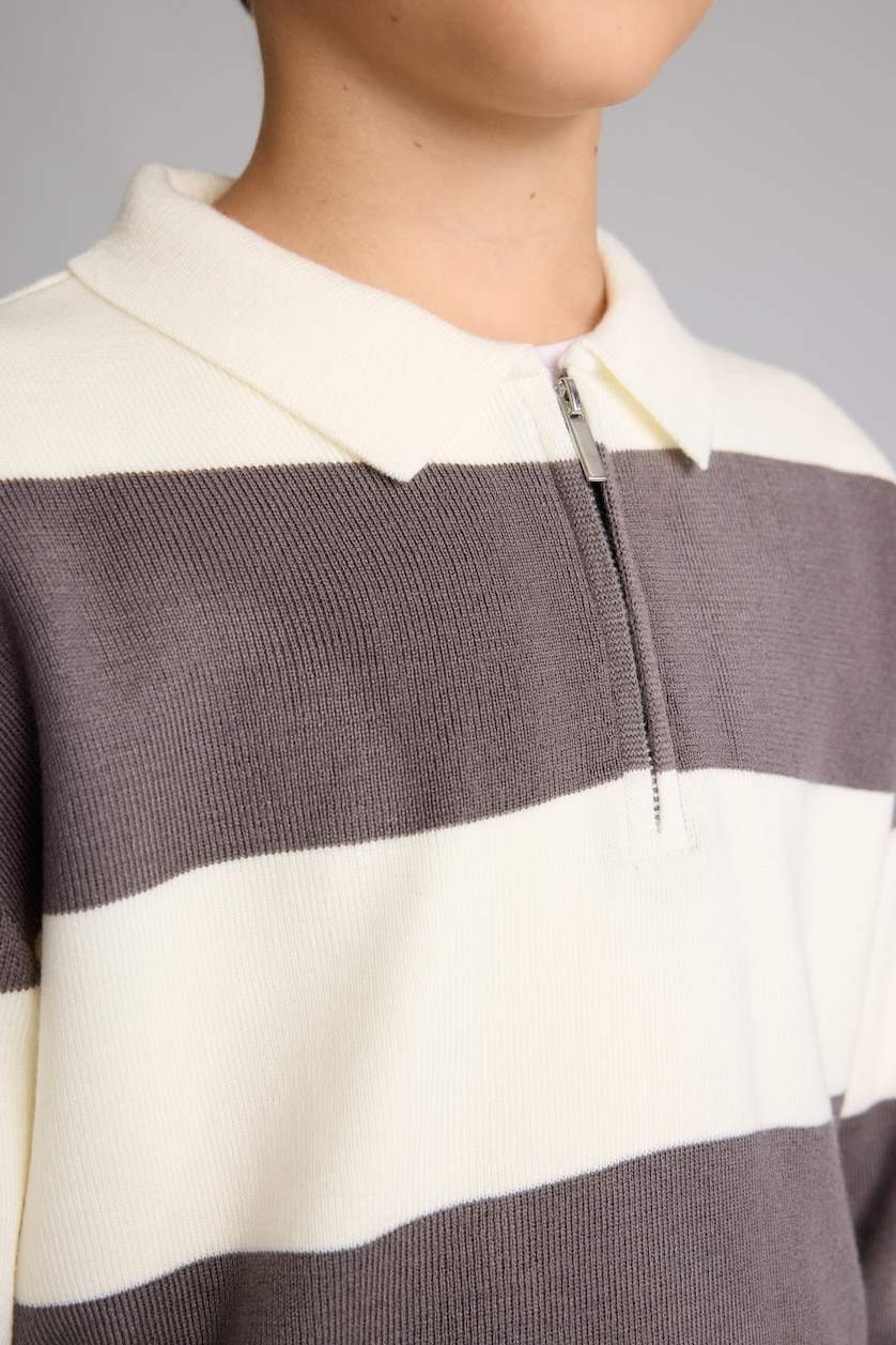 BOYS & TEENS Light Grey بلوفر اولادي تريكو قصة عادية بياقة بولو