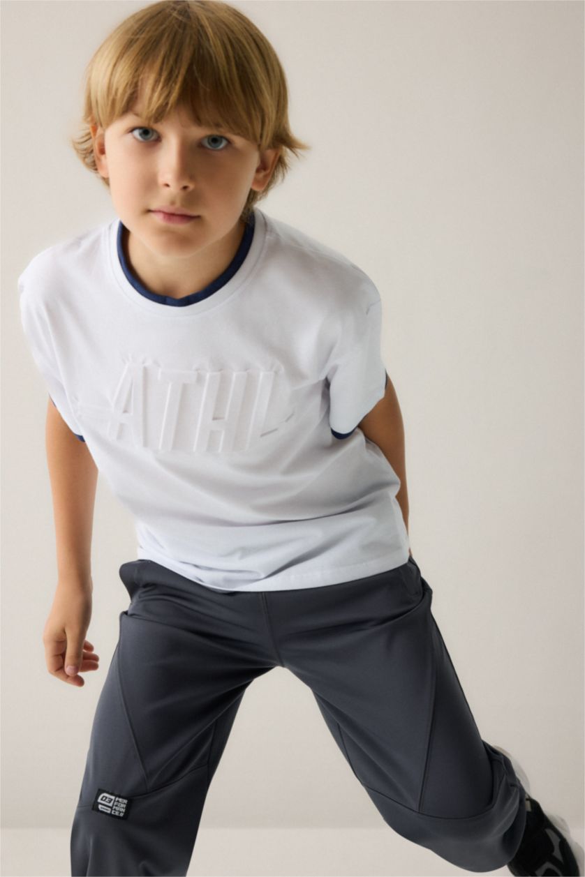 BOYS & TEENS White تيشيرت ابيض اولادي نص كم بطبعة شعار اوفر سايز