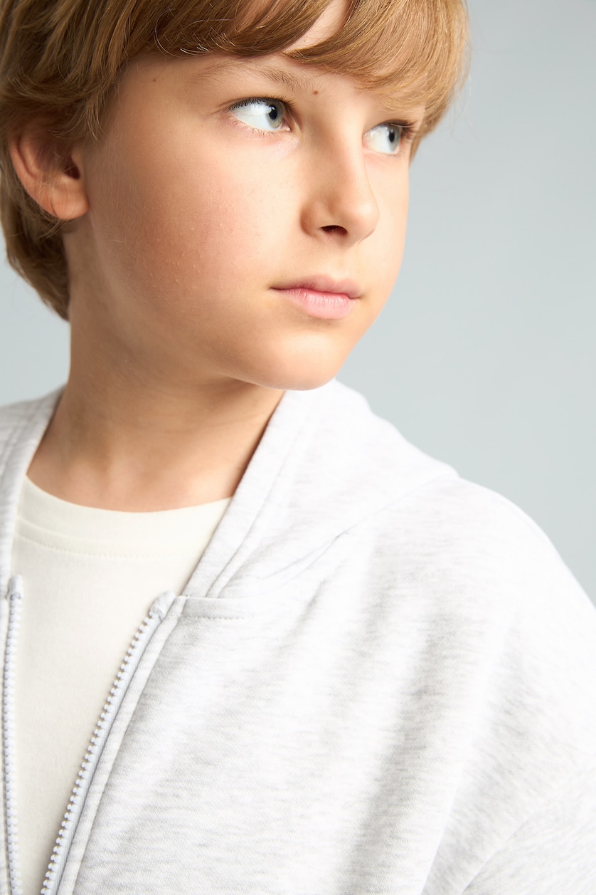 Boys & Teens Light Grey Melange جاكيت أولادي بطبعة شعار قماش سميك قصة عادية بغطاء للرأس