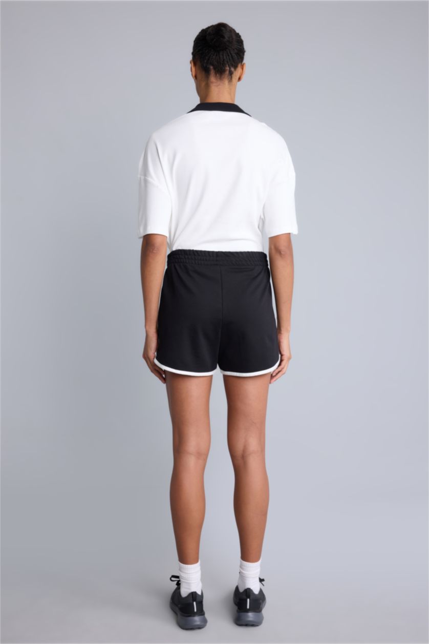 Woman Black Standard Fit Elastic Waist Sports Black Shorts