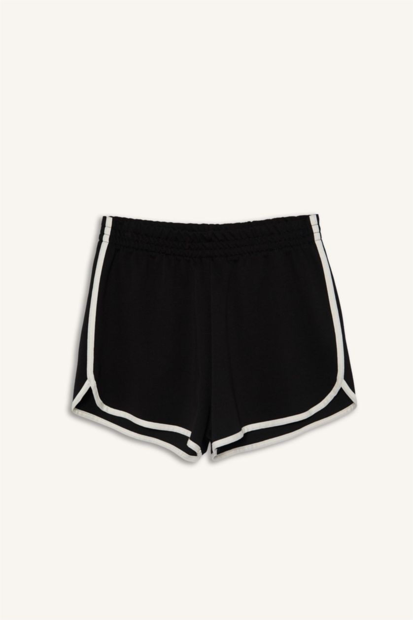 Woman Black Standard Fit Elastic Waist Sports Black Shorts