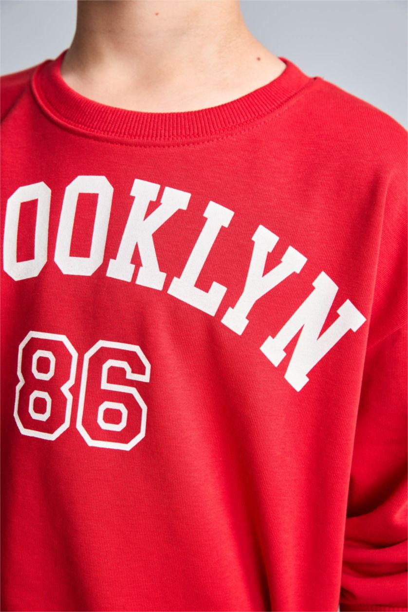 Erkek Çocuk - Genç Erkek Kırmızı Regular Fıt Bisiklet Yaka Kolej Baskılı Sweatshirt Erkek Çocuk
