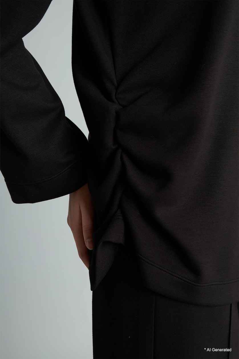 Woman Black Relaxed Fit Long Sleeve Tunic