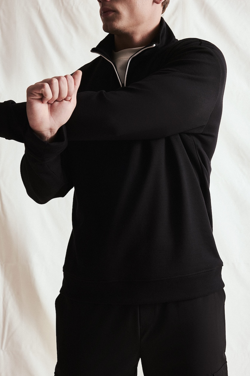 MESHKUJ Black Standard Fit Stand Collar Half-Zip Basic Sweatshirt