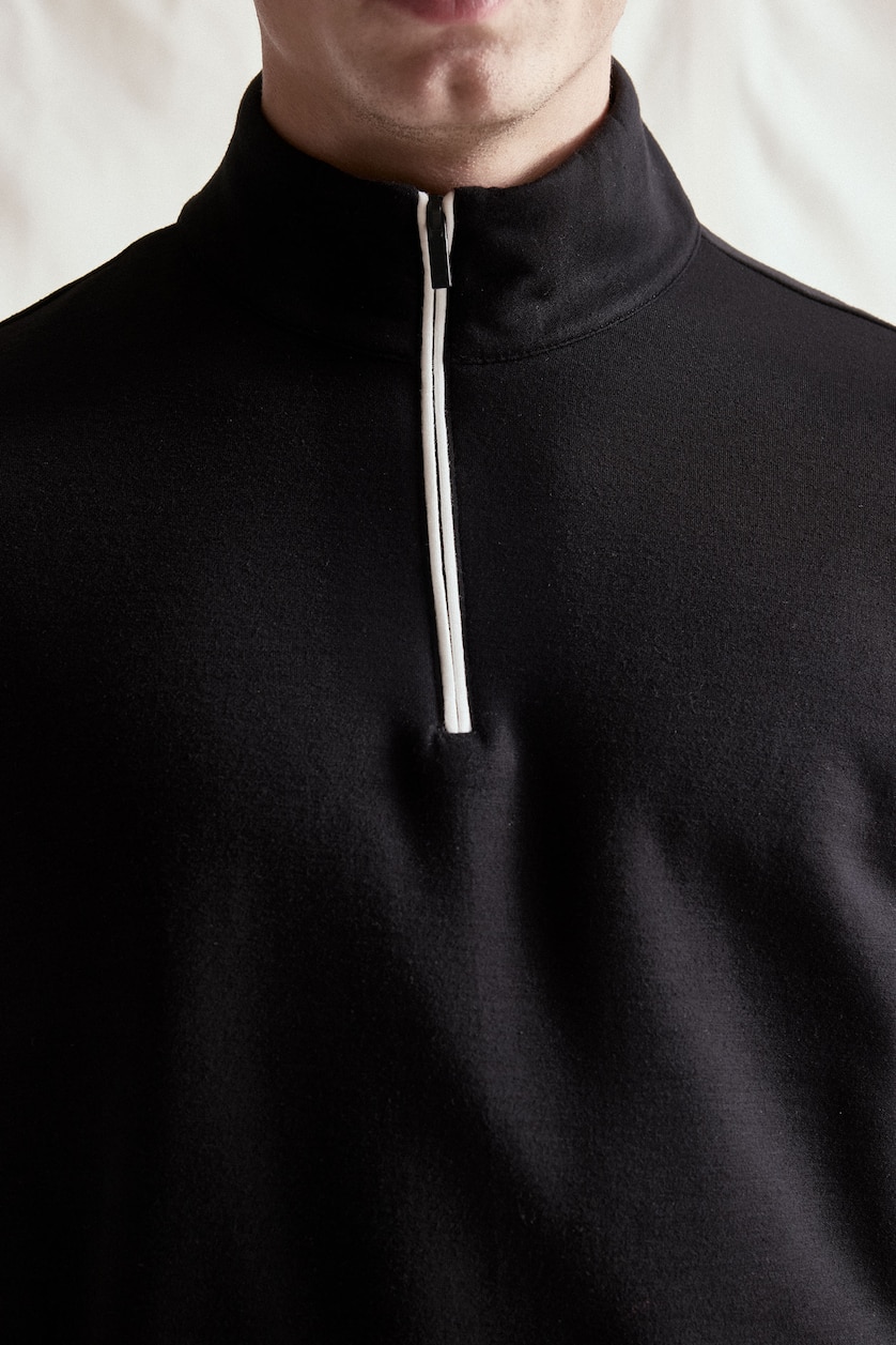 MESHKUJ Black Standard Fit Stand Collar Half-Zip Basic Sweatshirt