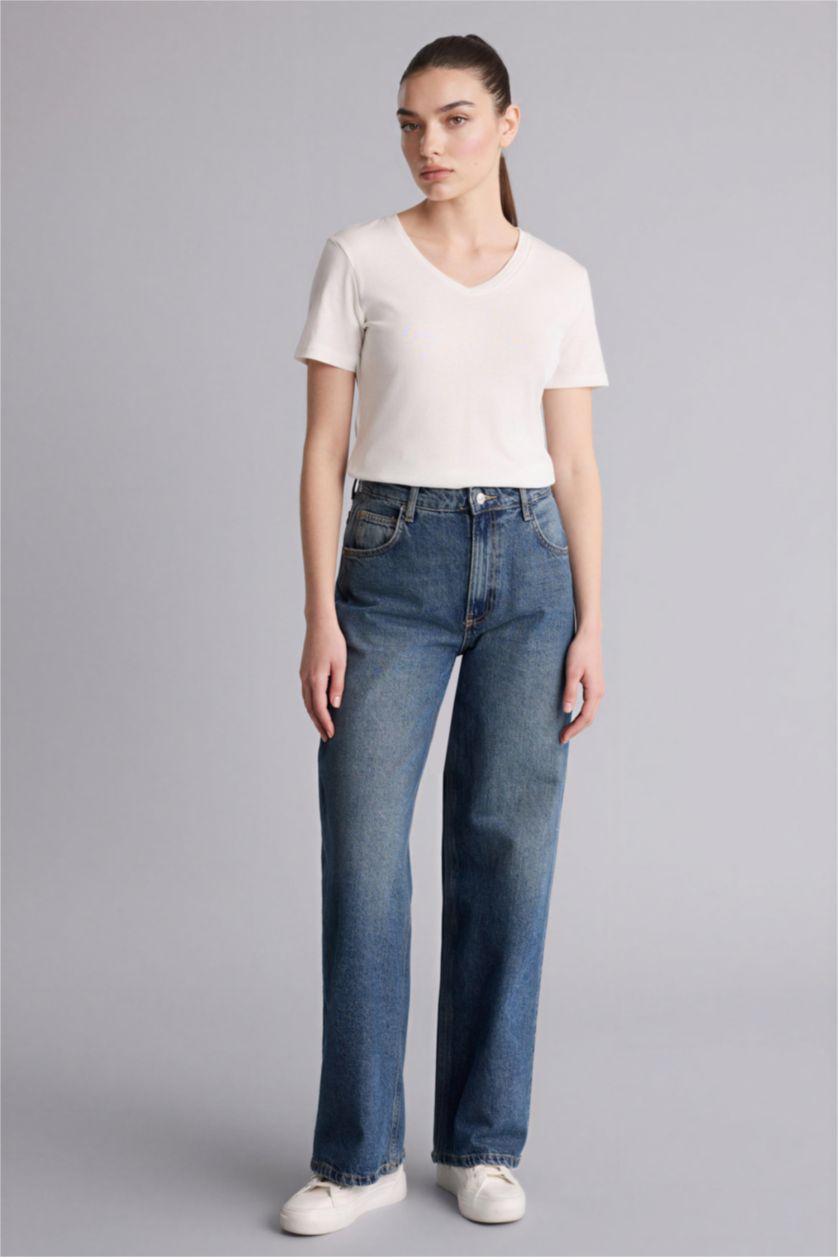 حريمي بيج فاتح تيشيرت نص كم سادة بيزك سليم فيت بياقة V