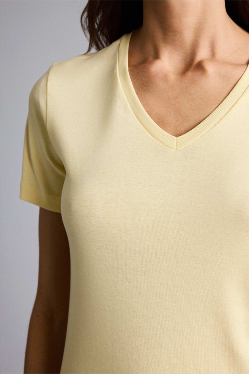 Kadın Açık Sarı Slım Fıt V Yaka Basıc Düz Ribana Kısa Kollu Tişört