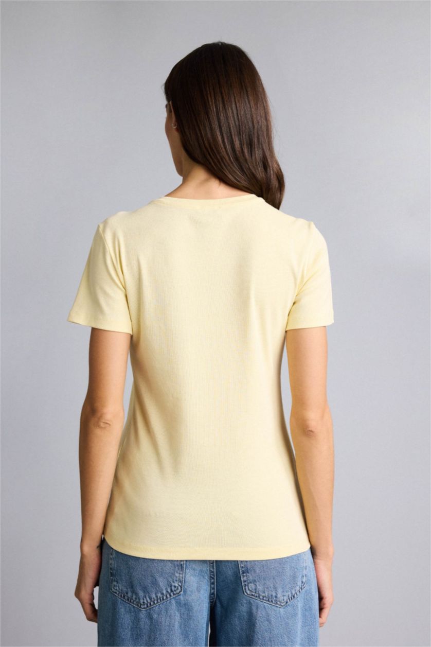 Kadın Açık Sarı Slım Fıt V Yaka Basıc Düz Ribana Kısa Kollu Tişört