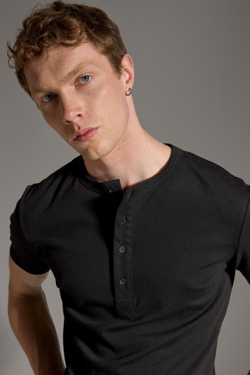 Men Black Slim Fit Short Sleeve T-Shirt