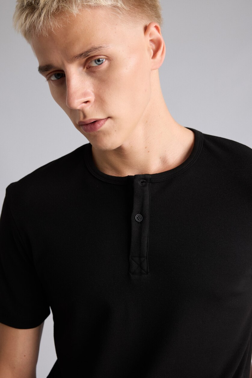Men Black Slim Fit Short Sleeve T-Shirt