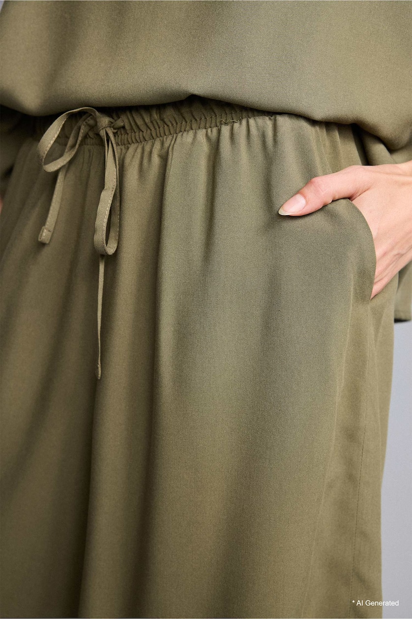 نساء كاكي Regular Fit Elastic Waist Shorts