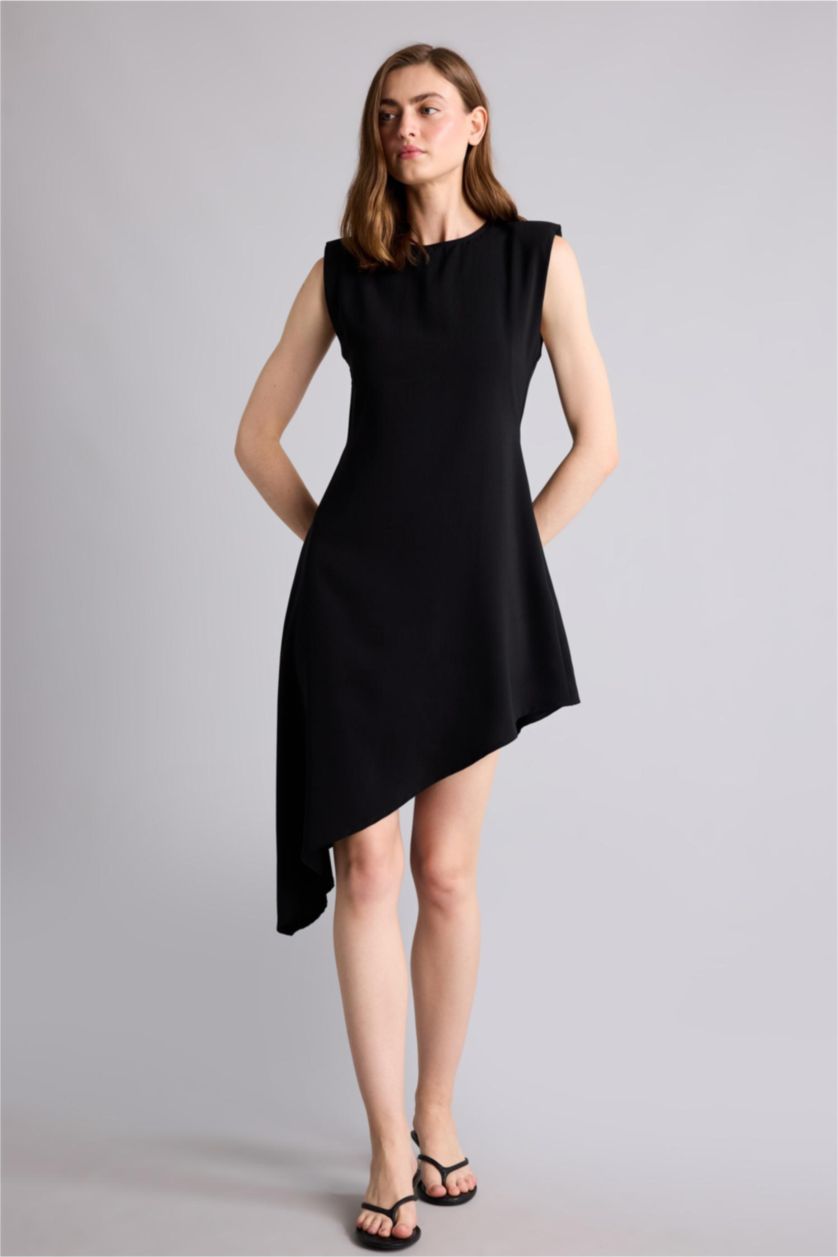 Woman Black Asymmetric Crew Neck Crepe Midi Black Dress