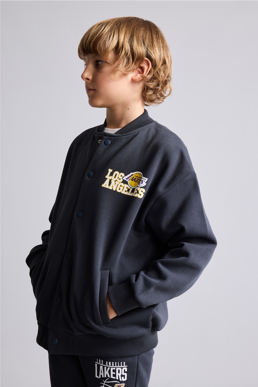 BOYS & TEENS Dark Anthracite New Regular Fit Crew Neck NBA Los Angeles Lakers Licensed Cardigan