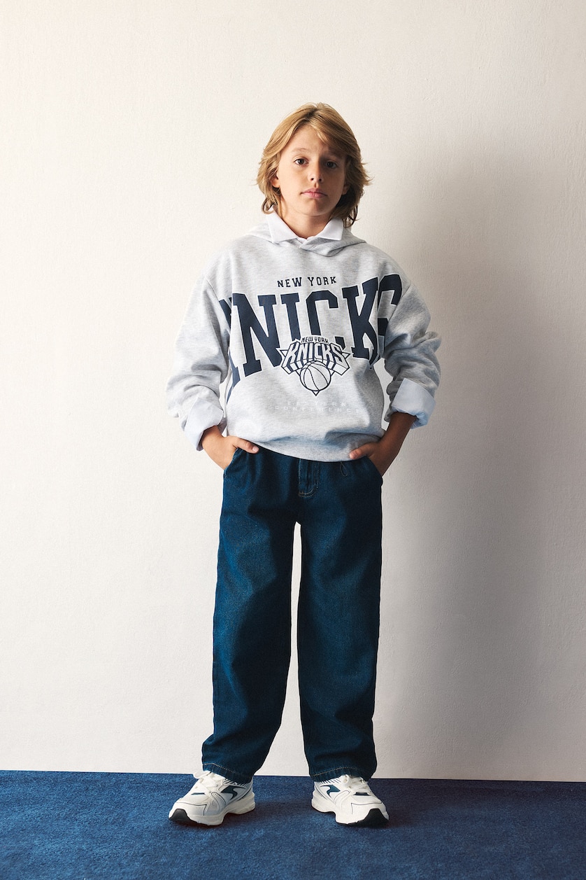 BOYS & TEENS Light Grey Melange Regular Fit NBA New York Knicks Licensed Hooded Sweatshirt