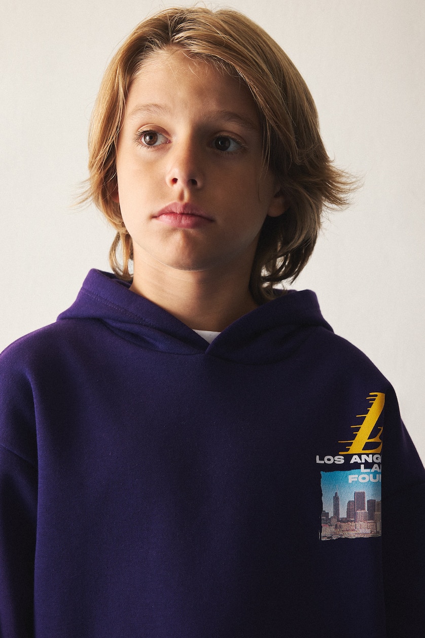 BOYS & TEENS Dark Purple Regular Fit NBA Los Angeles Lakers Licensed Crew Neck Sweatshirt