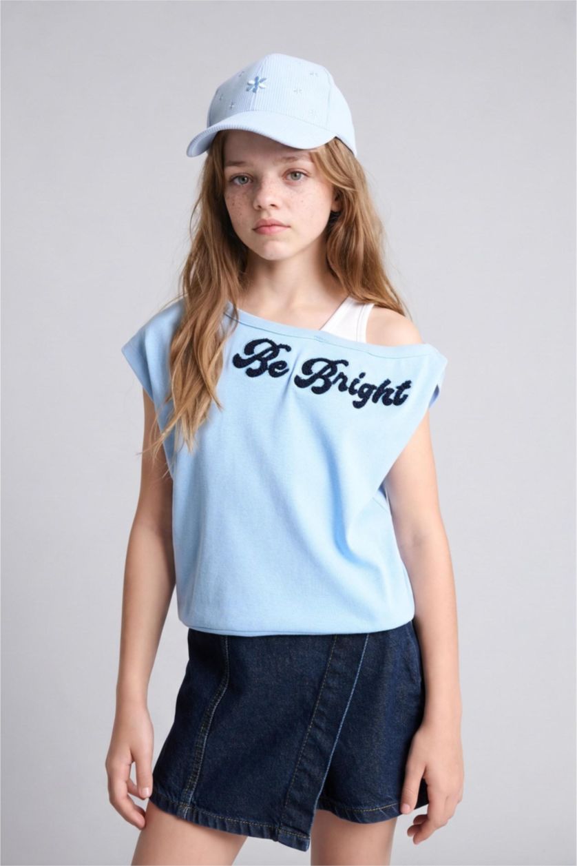 GIRLS & TEENS Light Blue تيشيرت بناتي نص كم مضلع بطبعة شعار