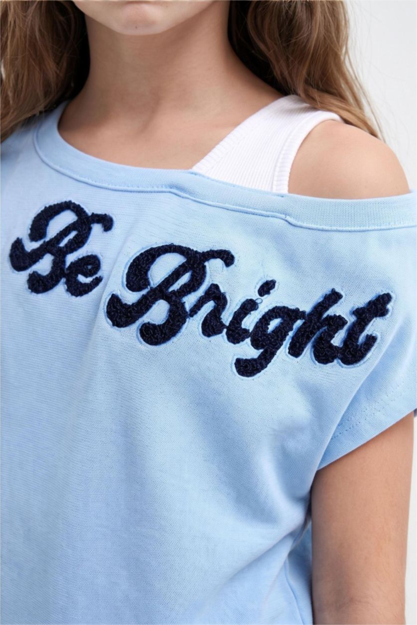 GIRLS & TEENS Light Blue تيشيرت بناتي نص كم مضلع بطبعة شعار