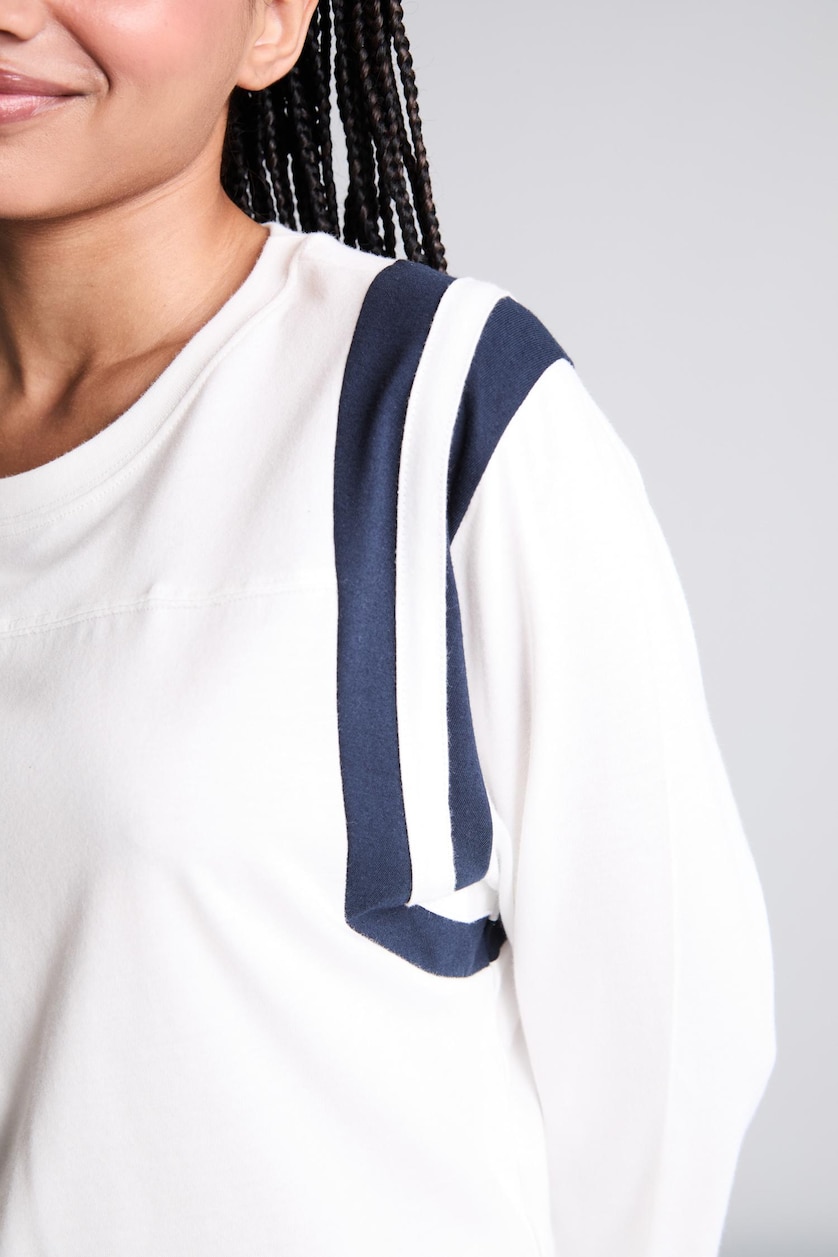 نساء بيج فاتح T-shirt de sport écru à col rond et manches longues Coupe standard
