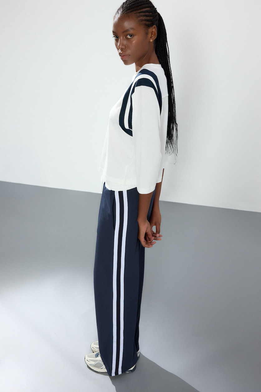 Women NAVY Straight Fit With Pockets Thin Sweatshirt Fabric Trousers