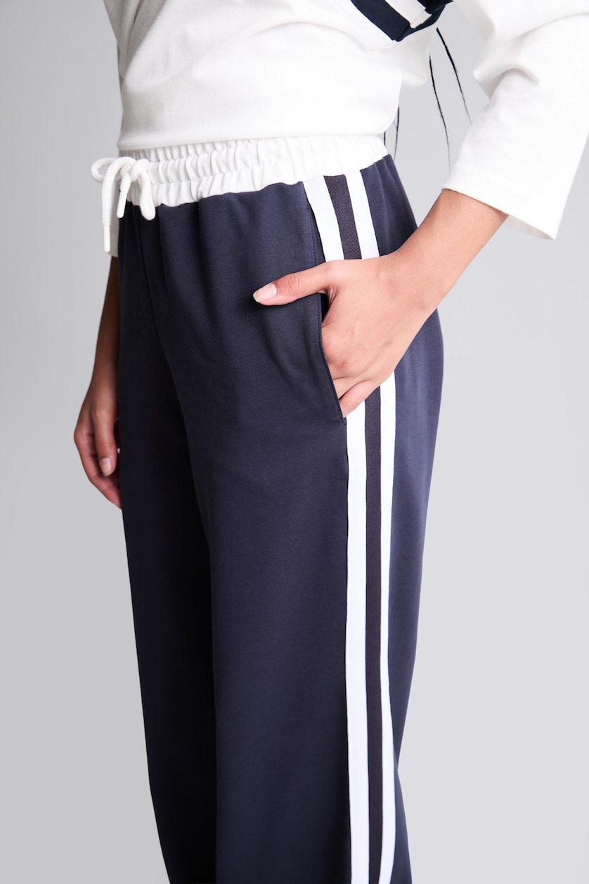 Women NAVY Straight Fit With Pockets Thin Sweatshirt Fabric Trousers