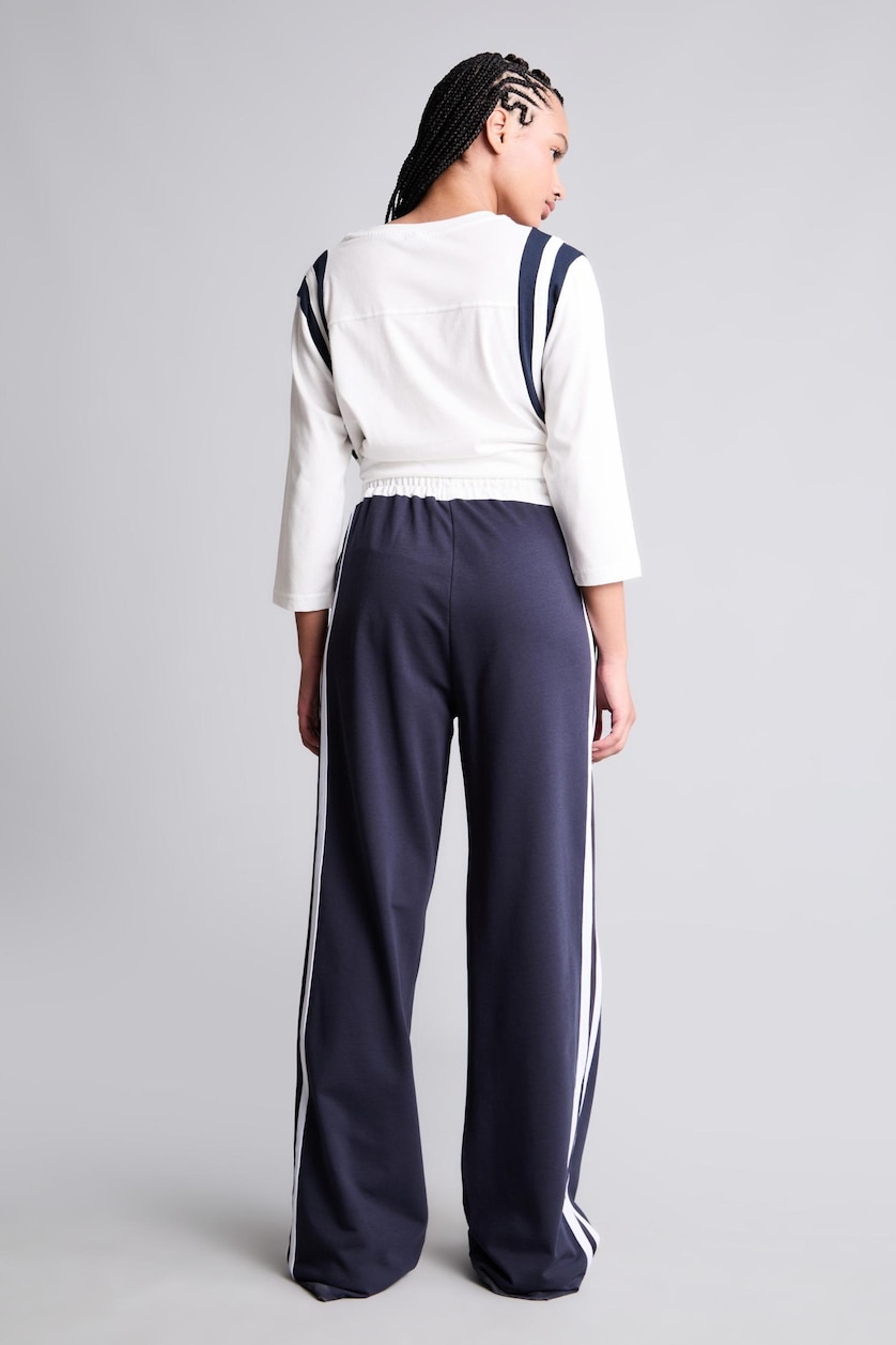 Women NAVY Straight Fit With Pockets Thin Sweatshirt Fabric Trousers