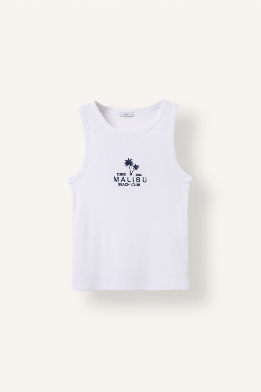 Women White Slim Fit Camisole Crew Neck Tank Top