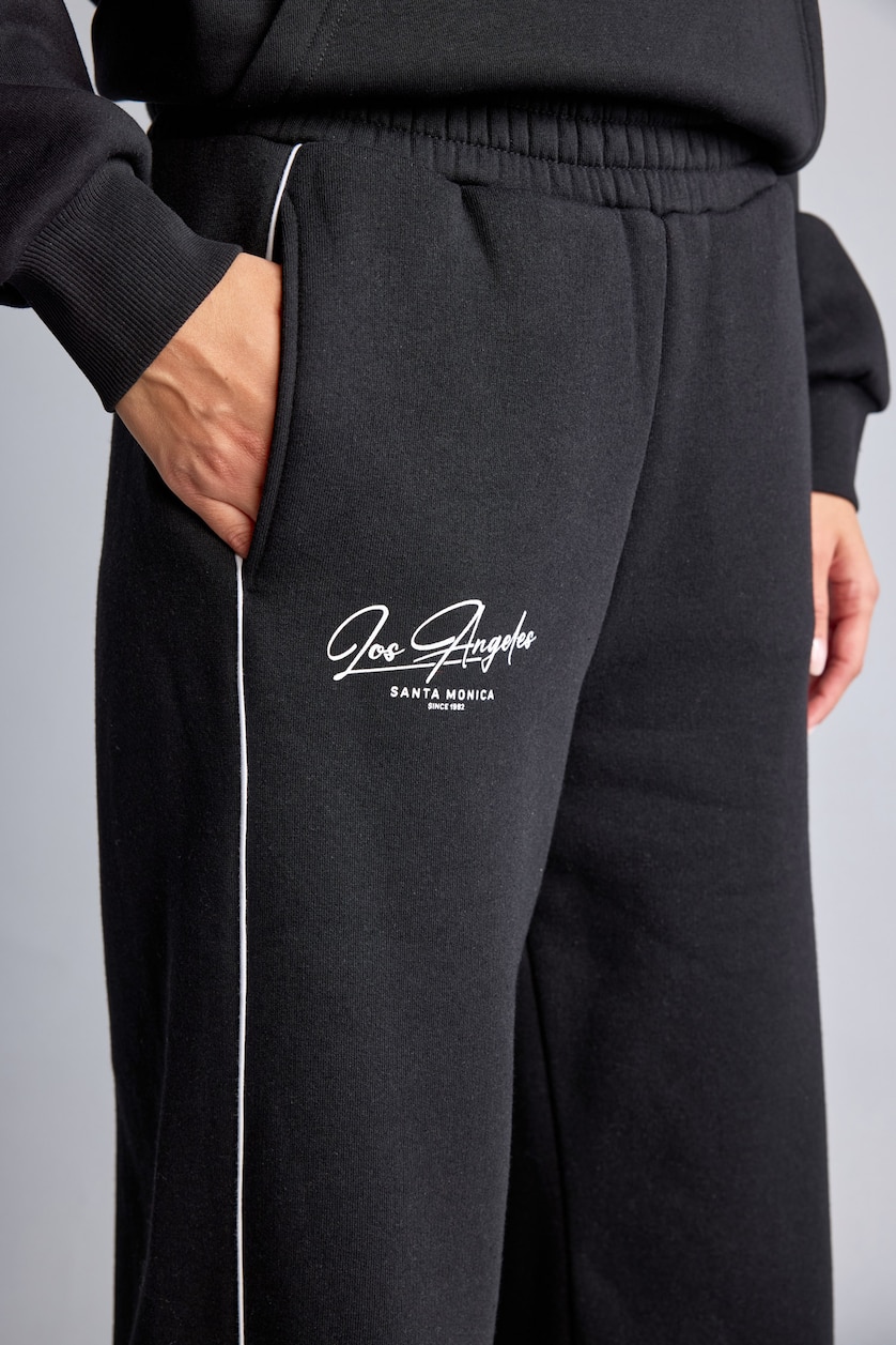 Women Black Straight Fit Thick Sweatshirt Fabric Trousers
