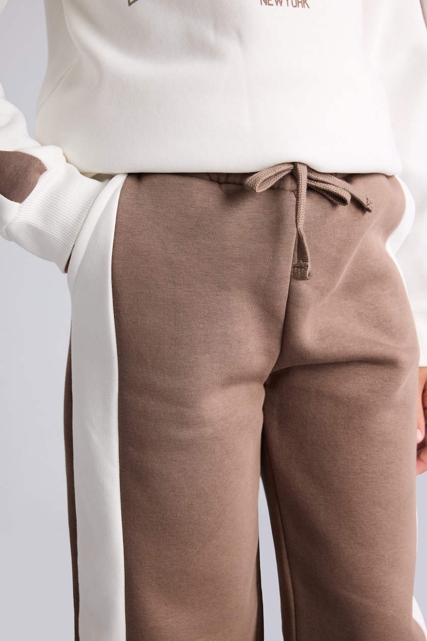 BOYS & TEENS Light Brown طقم اولادي سويت شيرت وسويت بانتس - قطعتين